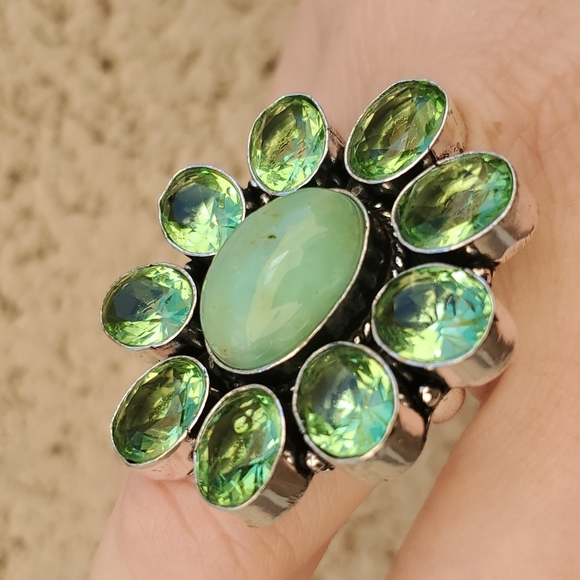 New Huge Chrysoprase and Tsavorite 925 Silver Statement Ring. - Picture 3 of 16